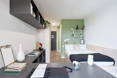 Silver En Suite at Dun Holm House, Unit 8, The Riverwalk, City Centre, Durham, DH14SL - Image 1